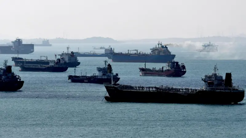 O que é a frota de navios fantasmas que os EUA acusam a Venezuela de usar para burlar sanções e exportar petróleo?