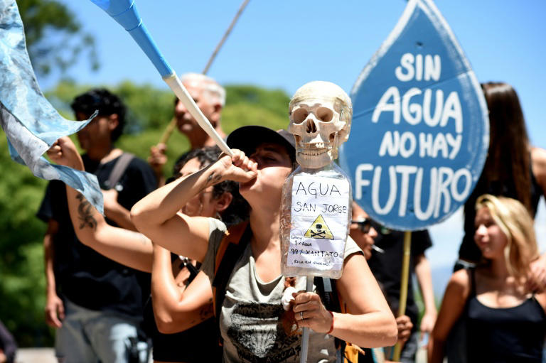 Milhares protestam contra impacto ambiental de projeto de mineração na Argentina