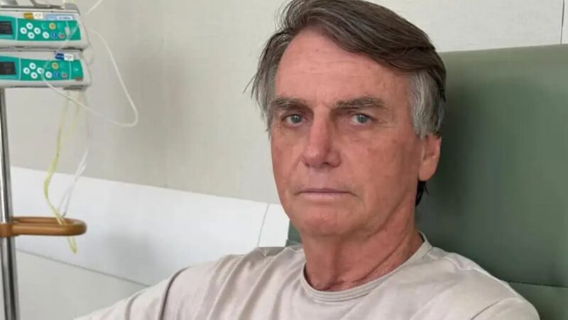 Bolsonaro volta ao centro cirúrgico