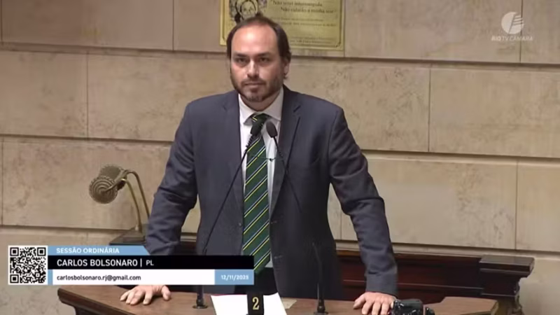 Carlos Bolsonaro anuncia renúncia ao cargo de vereador do Rio de Janeiro