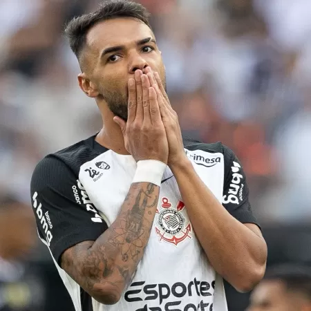 Corinthians volta aos treinos com dúvidas para Dorival antes de decisão.