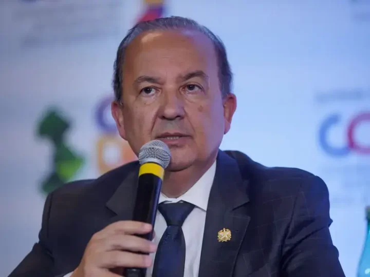Jorginho Mello sanciona lei que proíbe cotas raciais em universidades de Santa Catarina