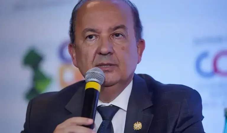 Jorginho Mello sanciona lei que proíbe cotas raciais em universidades de Santa Catarina